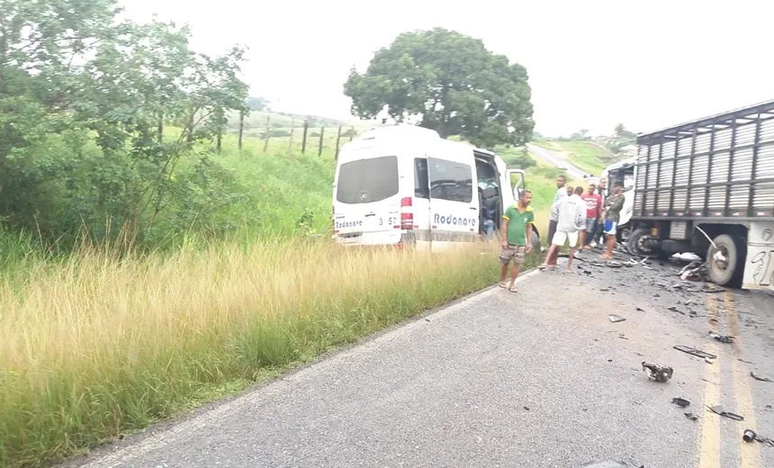 Acidente grave na estrada Feira-São Gonçalo deixa ao menos quatro pessoas mortas
