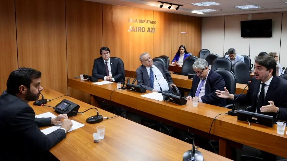 Tiago Correia defende mais recursos para o Planserv em reunião na ALBA