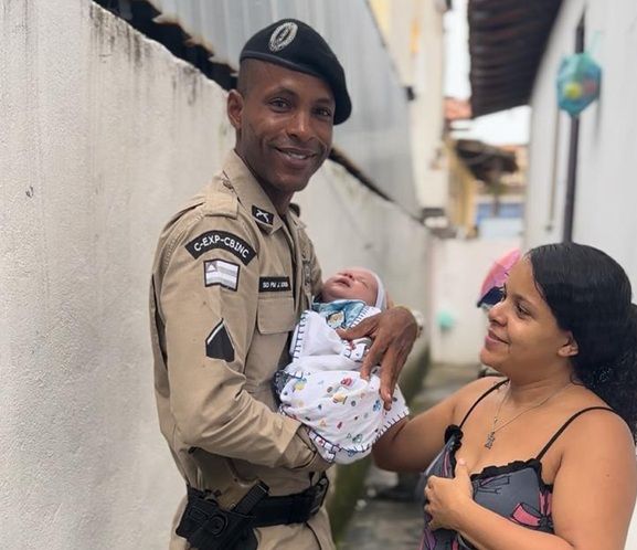 Bebê Engasgado É Salvo Por Policial Militar Em Itapuã
