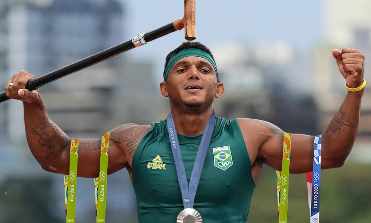 Baiano Isaquias Queiroz conquista ouro na Copa do Mundo de Canoagem