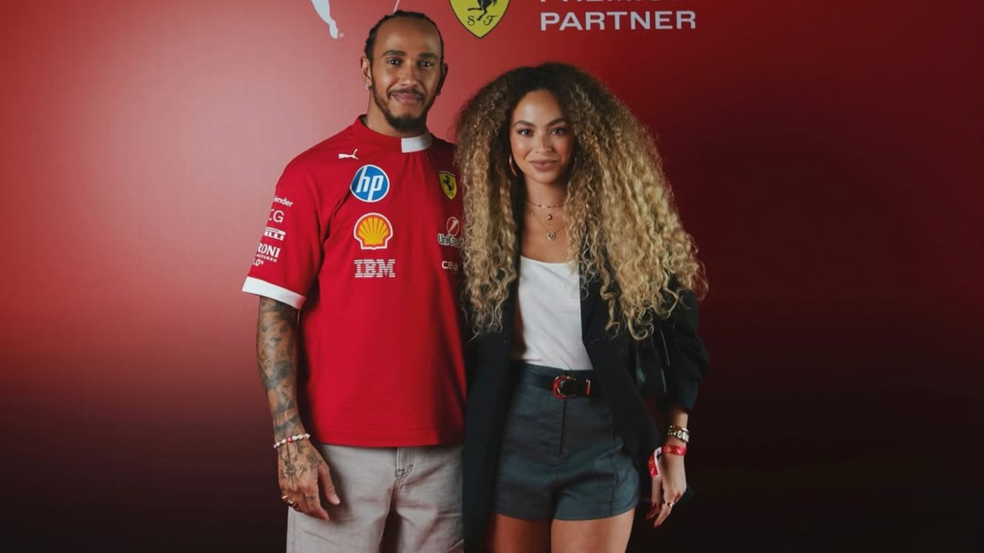 Hamilton e Júlia Rodrigues em sessão de fotos do piloto com influencers | Reprodução/Instagram