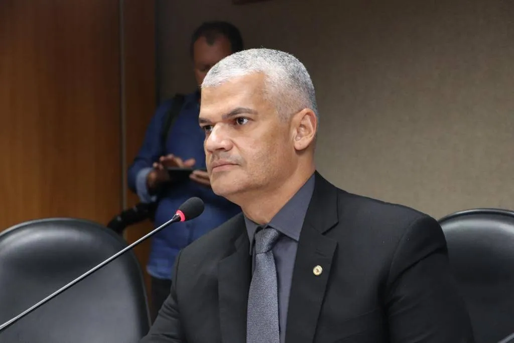 Deputado cobra providências do governo do estado sobre o Planserv