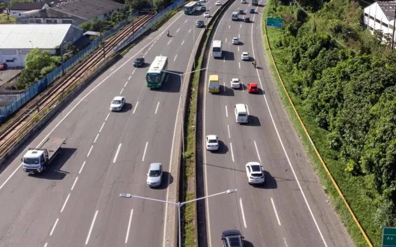 A Estrada de Campinas já é uma via naturalmente sobrecarregada, pois funciona como corredor para quem se desloca entre Lobato, Plataforma, São Caetano e bairros adjacentes/Foto: Reprodução