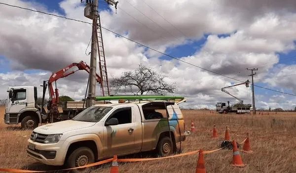 Empresas e fazendas que faziam "gatos" milionários de energia são alvos de megaoperação com cinco presos 