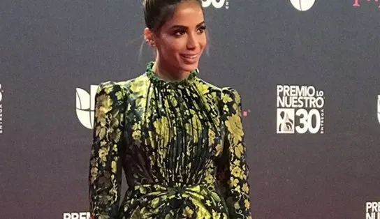 Quanto tempo Anitta leva para ganhar R$ 1 milhão, sentada em casa, sem se preocupar?