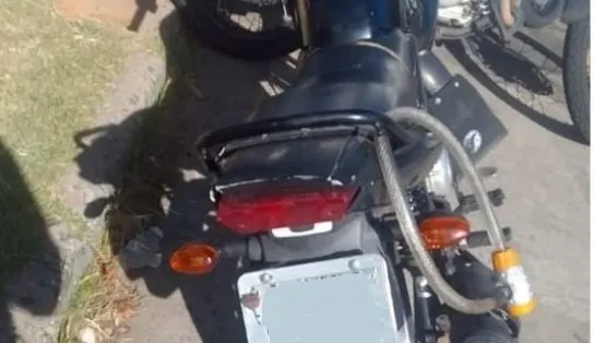 Polícia Militar recupera moto roubada no Porto da Barra 