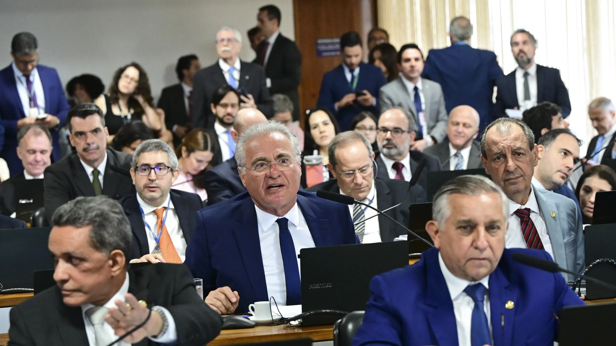 Assista ao vivo: CCJ do Senado debate PEC da Blindagem e pode derrubá-la