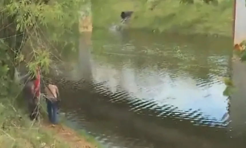 Corpo de pescador é encontrado em lagoa na Paralela; operação durou quatro horas