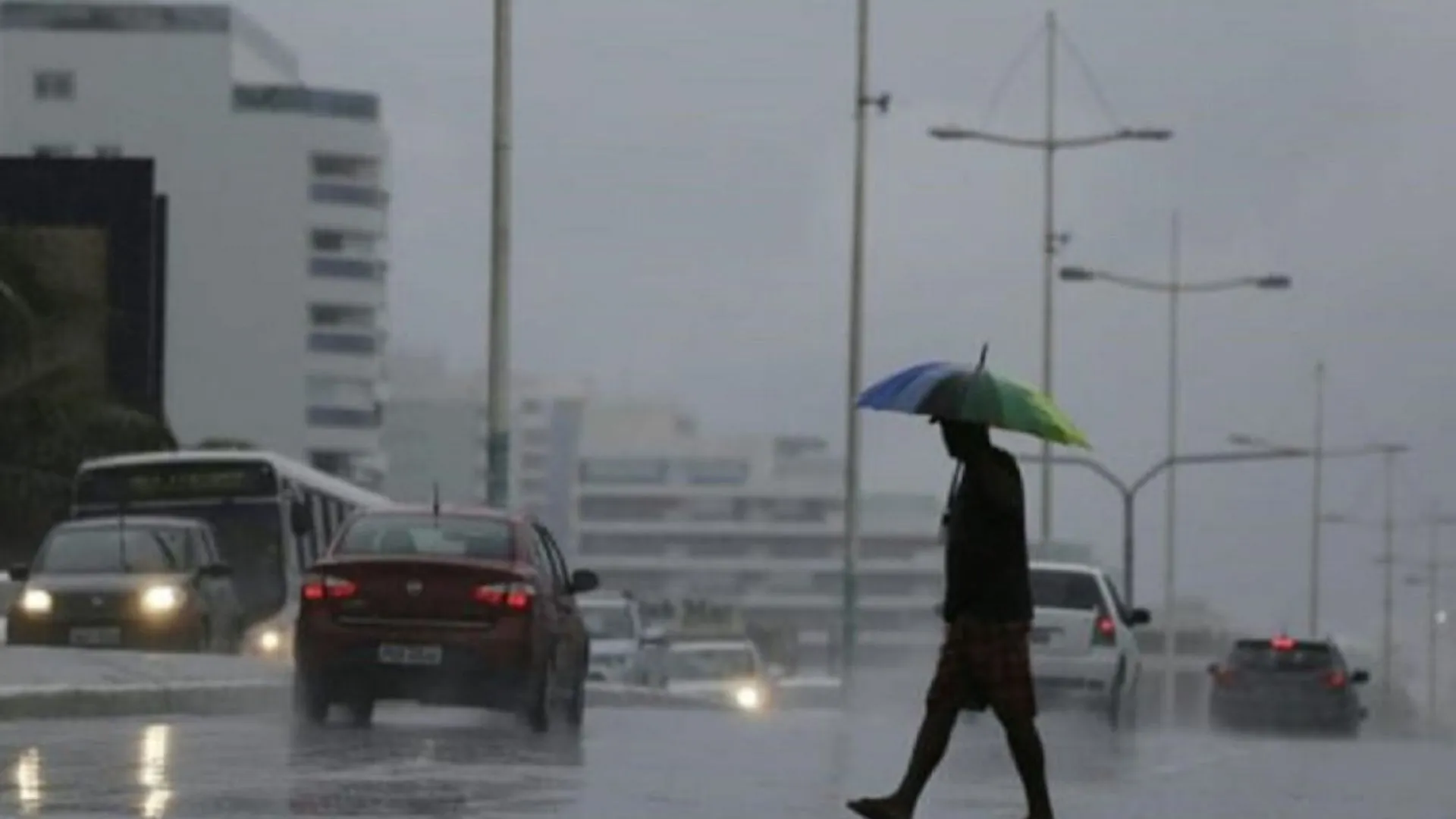 Previsão do tempo em Salvador: frente fria deve trazer chuvas e ventos fortes