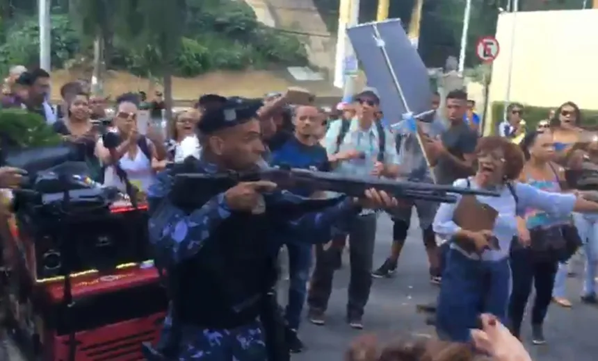 Vídeo: professores em greve acusam guardas municipais de agressão; “campo de guerra”