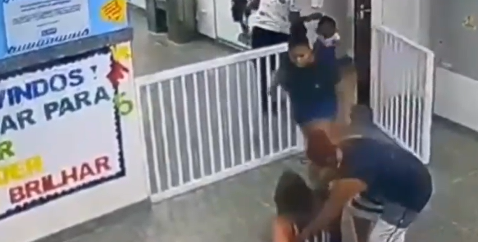 As agressões contra a diretora foram registradas por câmeras de segurança da unidade de ensino. Foto: Reprodução