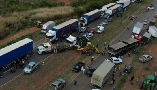 Replay! Caminhoneiros voltam a bloquear rodovias federais pelo país; PRF já registra interdições em cinco estados