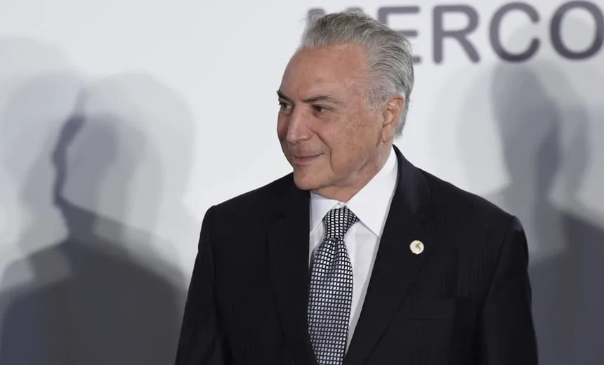 Em despedida, presidente diz que sentirá muita falta do “Fora Temer”