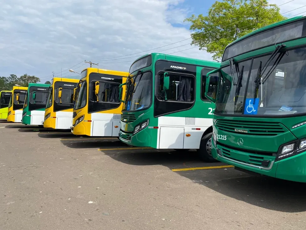 Ônibus deixam de circular no KM 17, no bairro de Itapuã, em Salvador