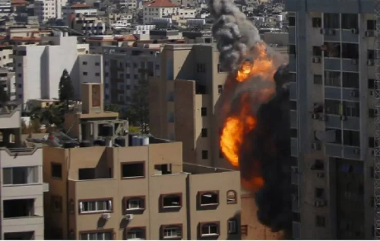Conflito entre Israel e grupo extremista Hamas entra no 3º dia com mais de mil mortes