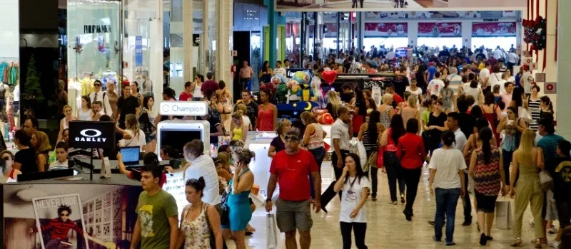 ‘É A CRISE’: Vendas em shoppings no Natal caíram 3%, diz associação