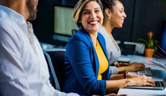 É publicada lei que determina salários iguais para homens e mulheres na mesma função