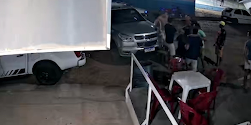 Imagem da discussão/Fotos tiradas do vídeo das câmeras de segurança