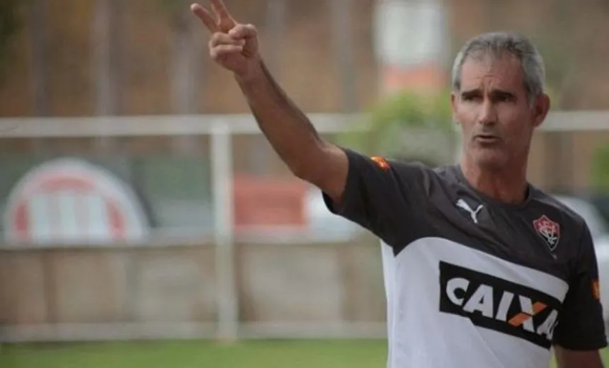 Técnico do Vitória nega ter deixado cargo após derrota para São Bento; diretoria não se pronuncia 