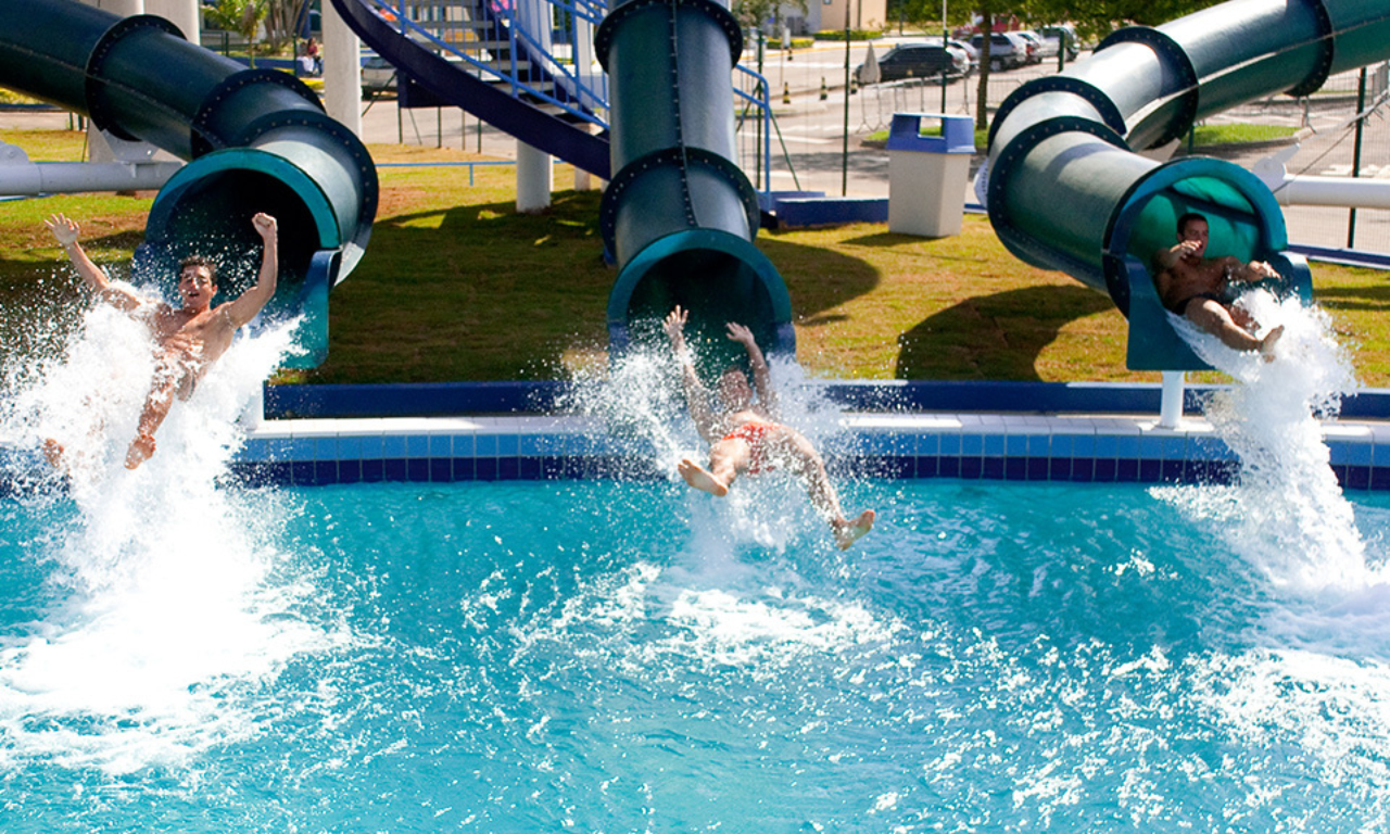 Piscina da atração Water Bomb, onde ocorreu o incidente com o funcionário. Foto: Reprodução