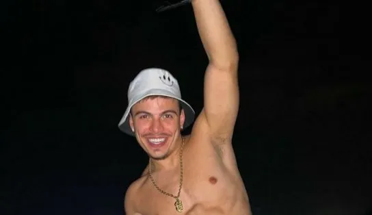 Ex-ator mirim que já namorou Larissa Manoela vende 'nudes' na Internet; "vergonha e decepção", diz mãe