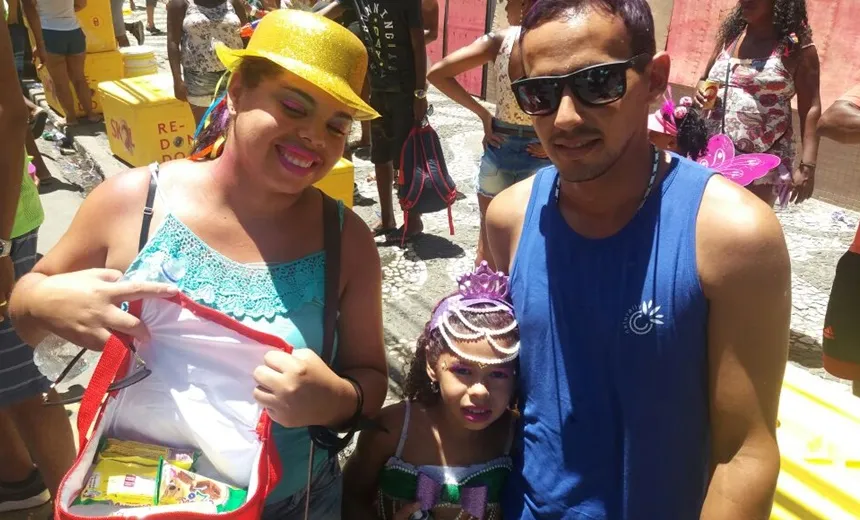 ‘MÃO NO BOLSO’: Foliões revelam quais táticas usam para diminuir gastos nos dias de carnaval