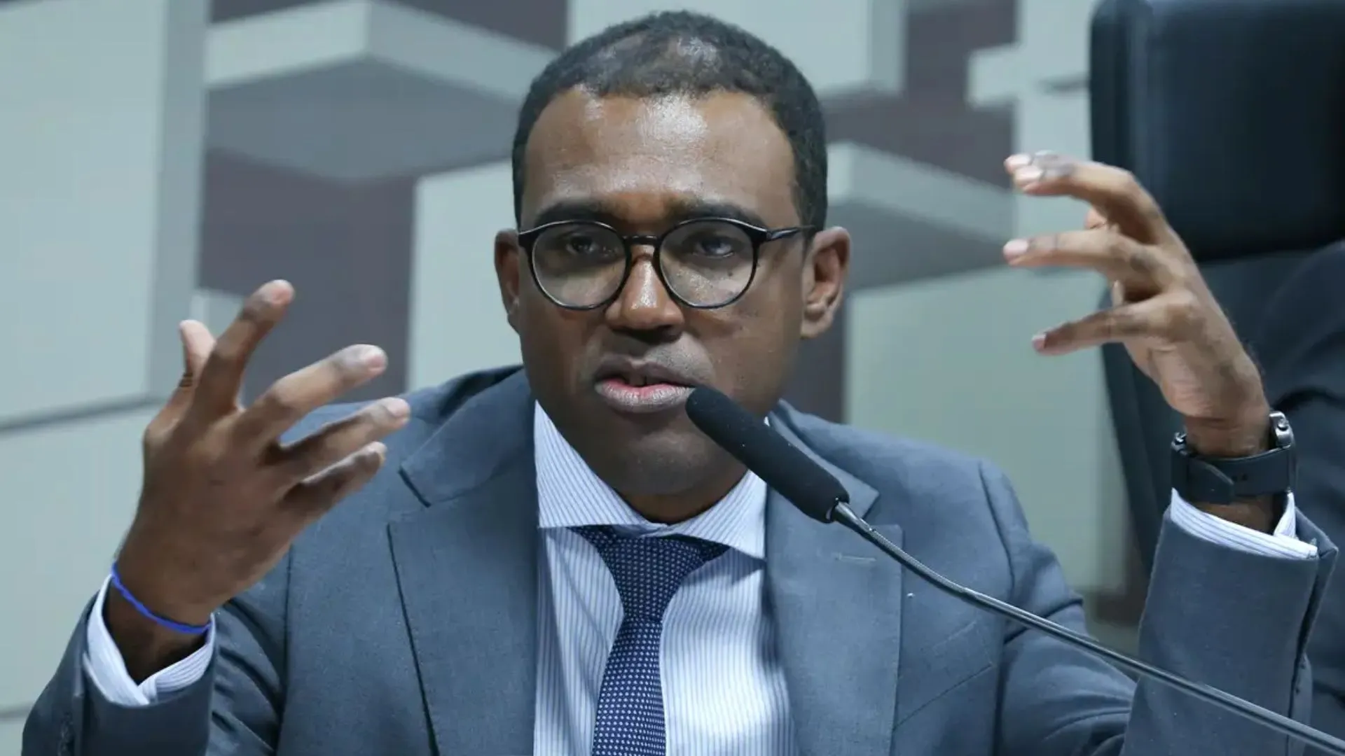 Caso Banco Master: diretor do BC é dispensado de acareação após depoimento