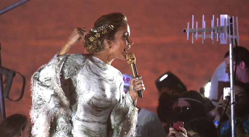 BAGUNCEIRA: Claudia Leitte é a primeira artista a esgotar bloco no Carnaval 2016
