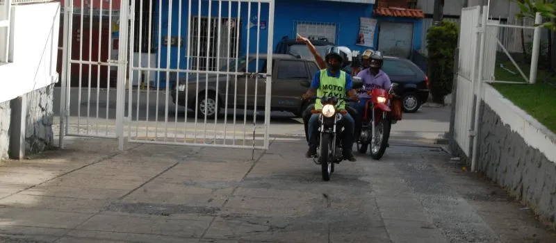 Cadastramento para regulamentação de mototaxistas em Salvador começa nesta segunda