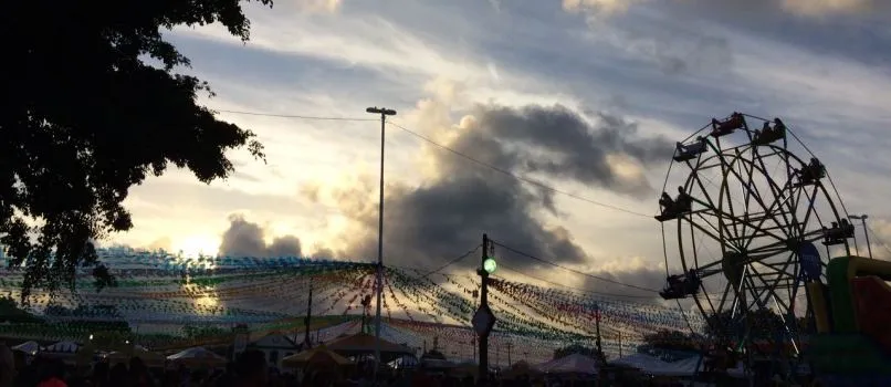 BRINQUEDOS PRA CRIANÇADA: Antes do show tem pula-pula, roda gigante e um mundo de brinquedos