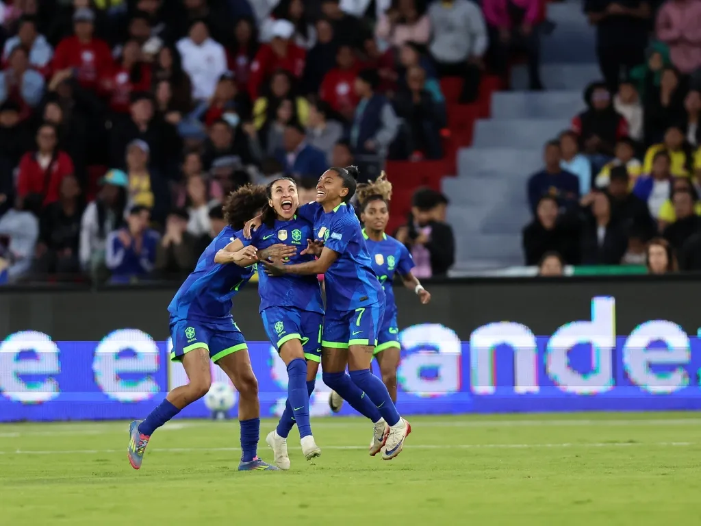 Nos pênaltis, Seleção Feminina vence a Colômbia e garante a Copa América