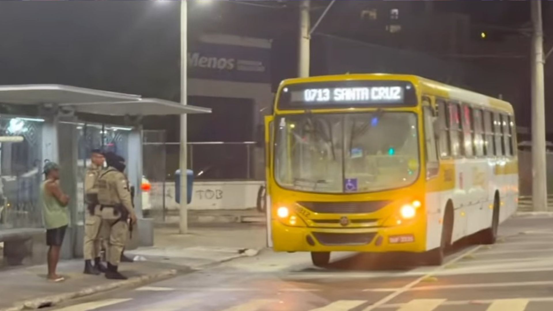 Ônibus interceptado no Vale Das Pedrinhas