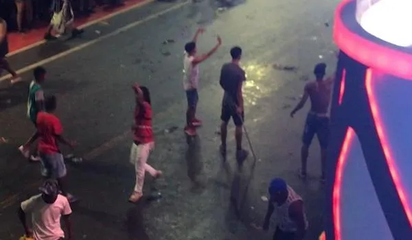 ASSISTA: Confusão generalizada e sinais de facções criminosas assustam foliões na Barra