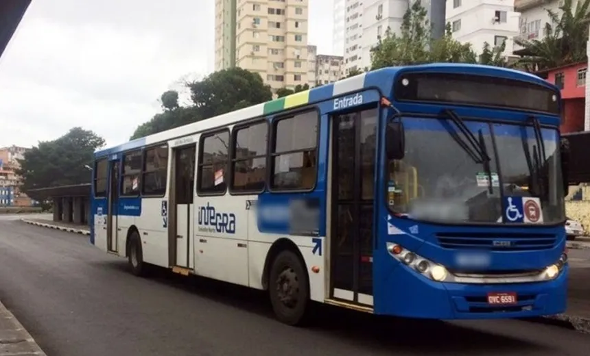 Homem rouba ônibus na Estação Mussurunga e dirige veículo até a BR-324