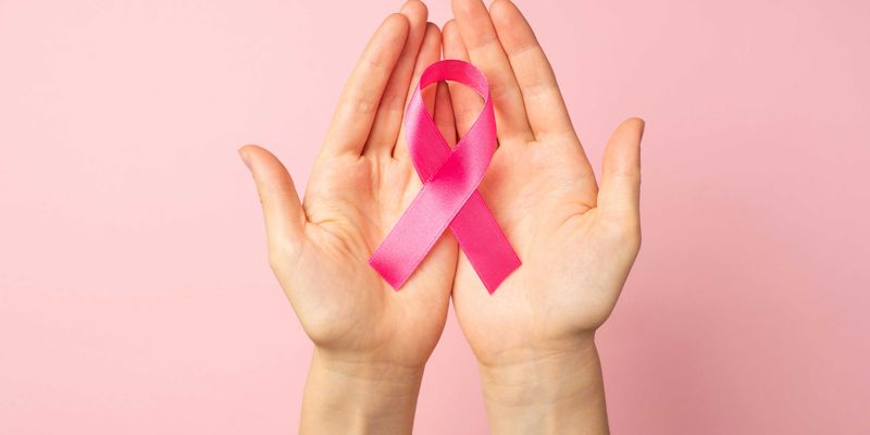 As ações para o Outubro Rosa incluem a conscientização sobre a prevenção do câncer de mama por meio de eventos/Foto: Reprodução 