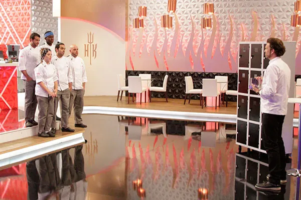 Chefs cozinham carnes exóticas na reta final do Hell?s Kitchen deste sábado