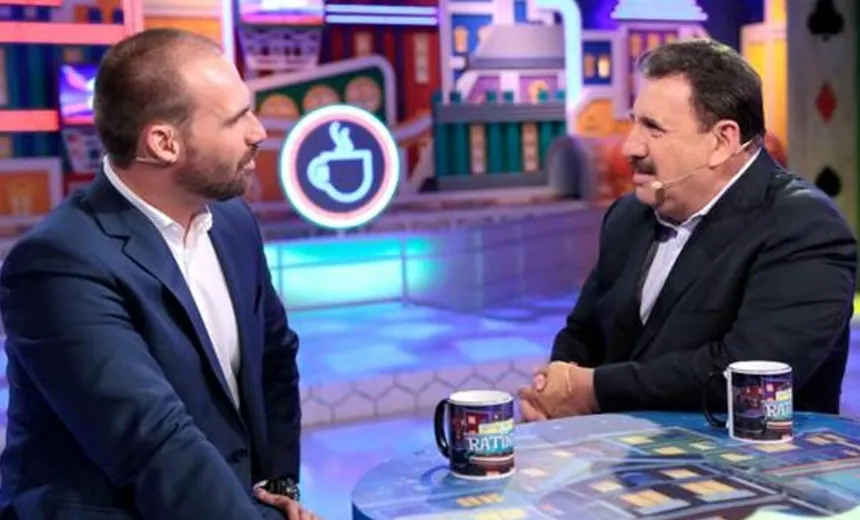Ratinho entrevista o deputado federal Eduardo Bolsonaro nesta sexta-feira