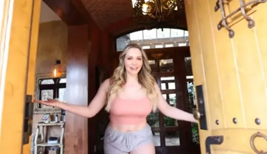 Atriz pornô quer viver conto de fadas, compra castelo de R$ 19 milhões e vídeo do local impressiona; assista 