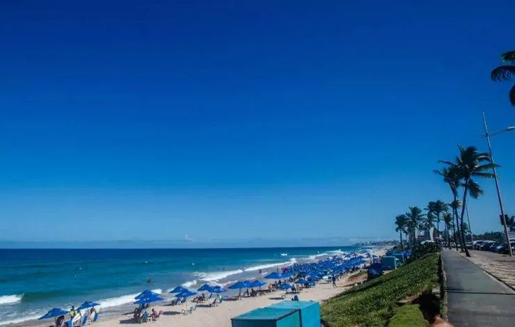 Briga entre torcidas organizadas assusta banhistas na praia de Jaguaribe