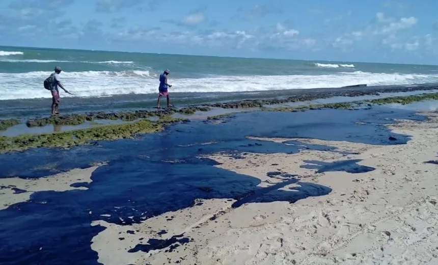 Marinha e Petrobras acham 'assinatura' da Venezuela em manchas de petróleo no litoral do Nordeste