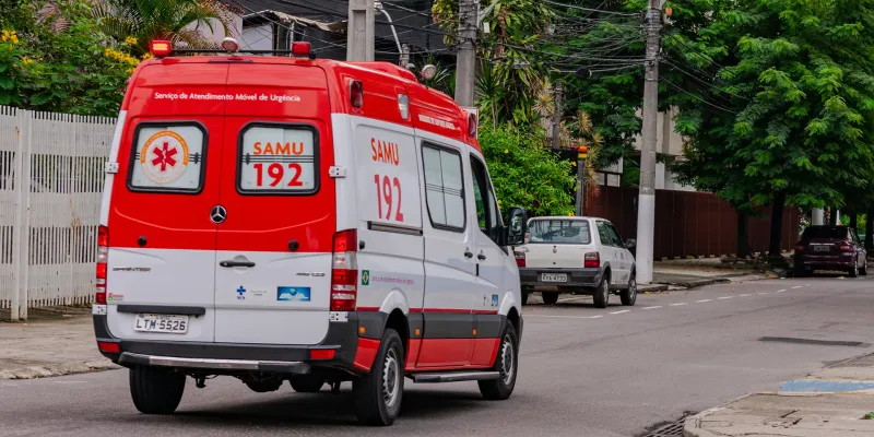 Ernesto foi encaminhado ao hospital com diversos ferimentos, entre eles mordida na perna e um dedo da mão quebrada/Foto: Reprodução