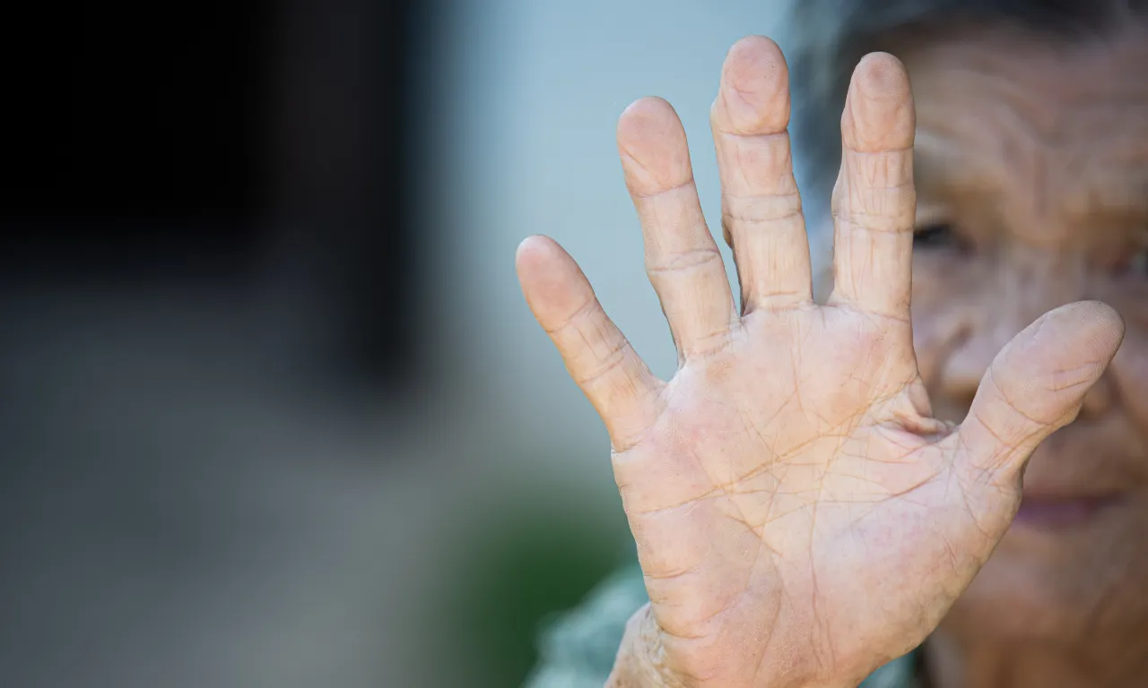 Idosa de 80 anos é espancada durante tentativa de assalto em Salvador
