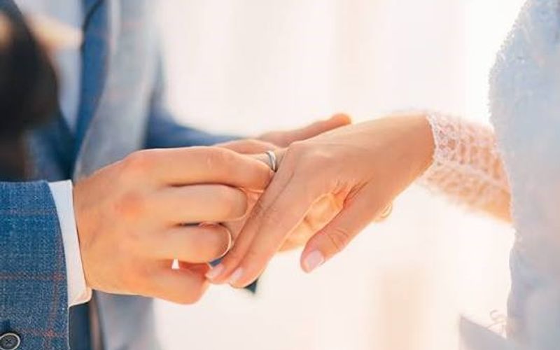 A proposta sobre casamento de menores de 16 anos ainda não está em vigor. Antes de virar lei, o texto precisa ser aprovado pelo Senado e, em seguida, sancionado ou vetado pelo presidente da República/Foto: Freepik