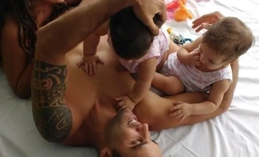 Marido de Ivete brinca com os filhos e encanta os fãs: “Melhor companhia”
