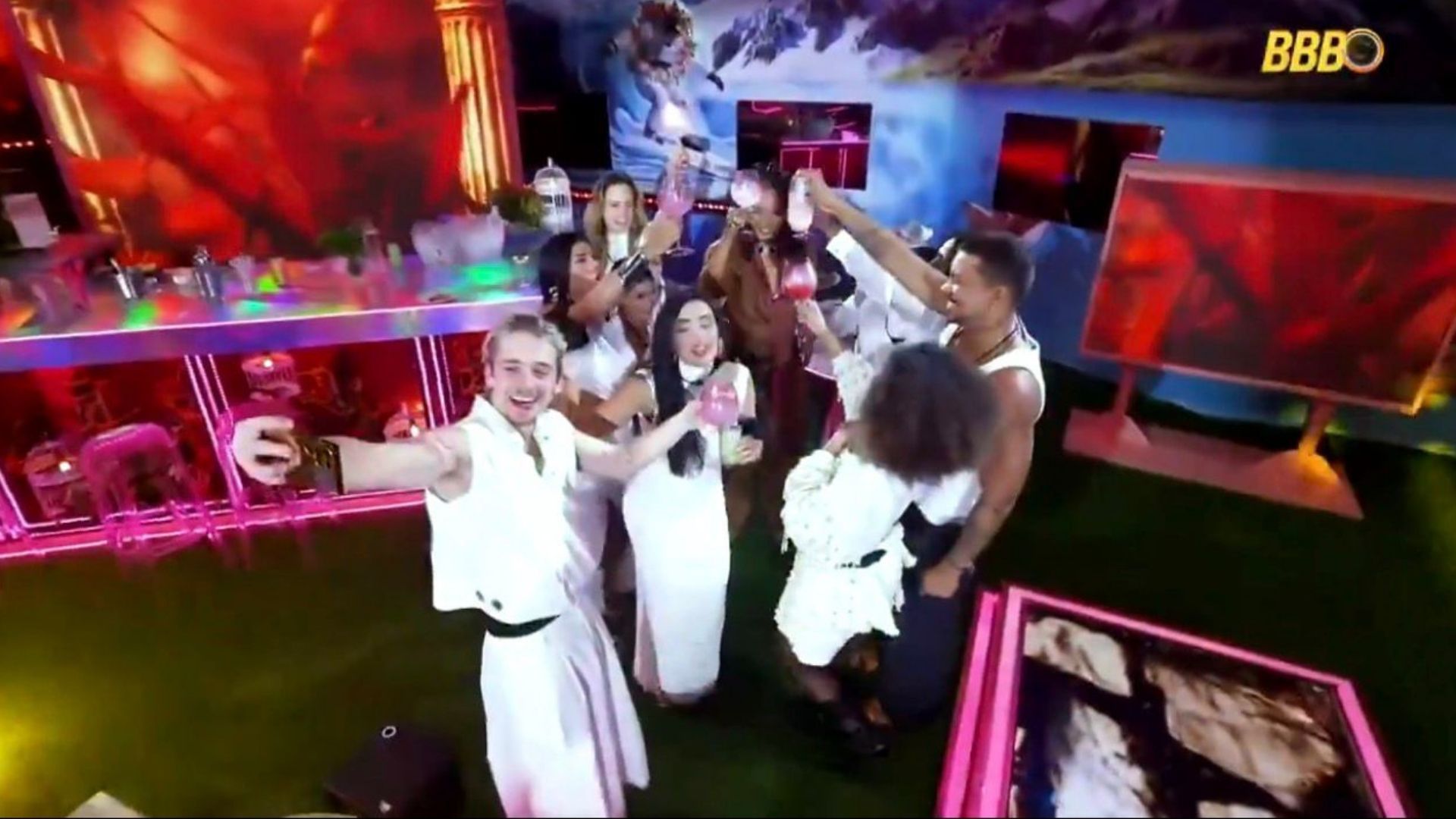 'BBB 26': Jordana e Marciele trocam beijo e web reage: 'Talaricaram'