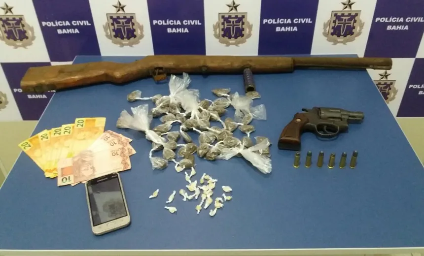 APRENDIZ DO CRIME: Adolescente de 17 anos é apreendido por gerenciar tráfico em Conquista