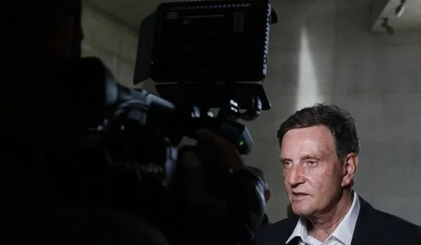 Prefeito do Rio de Janeiro, Marcelo Crivella, é encaminhado pela Polícia Civil à Delegacia Fazendária