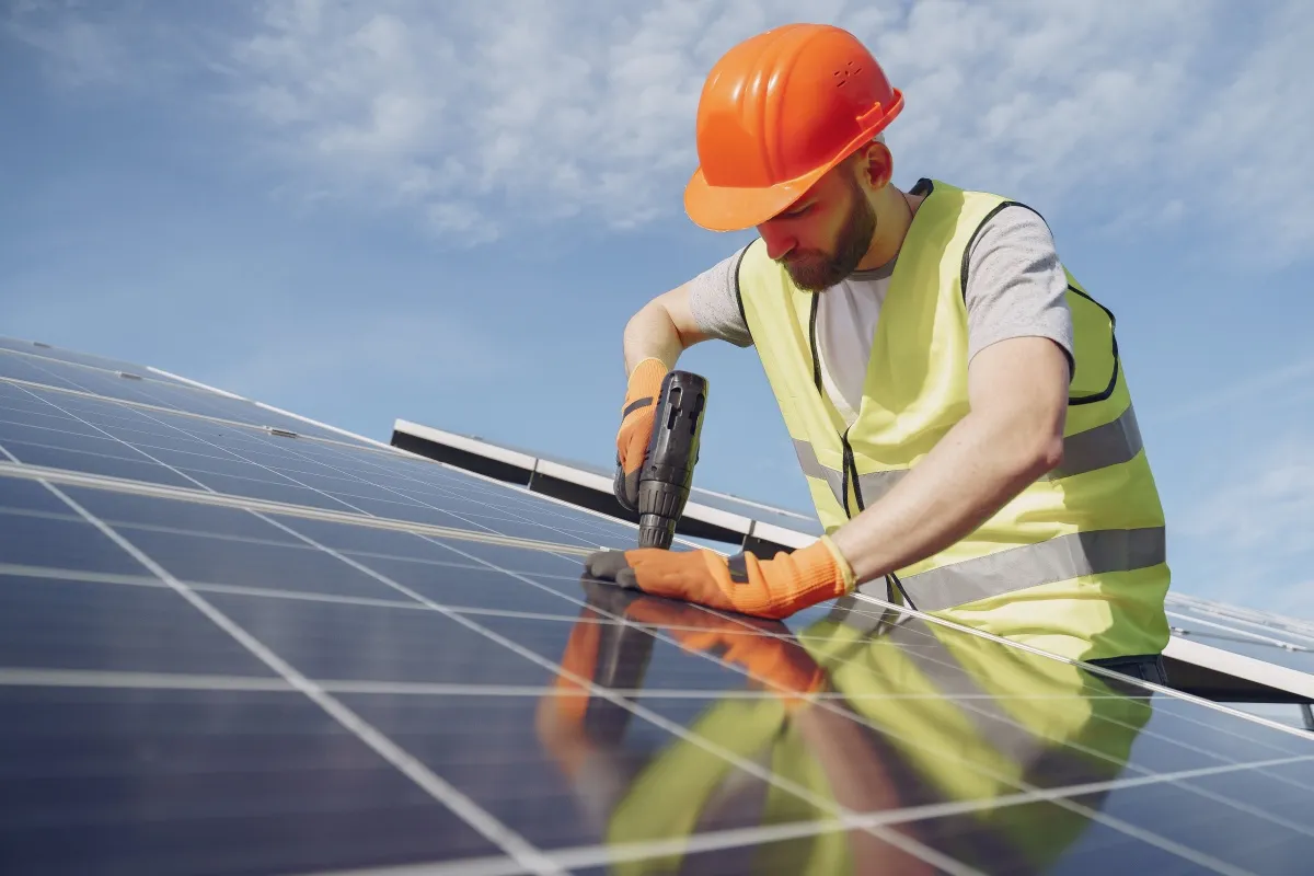 emprego instalador fotovoltaico