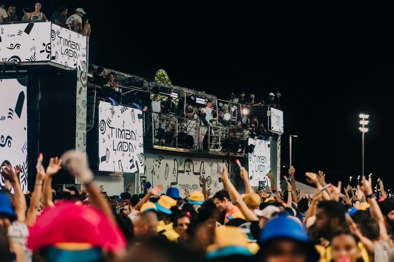 VÍDEO: corda do Bloco Timbalada rasga durante desfile no circuito Barra-Ondina