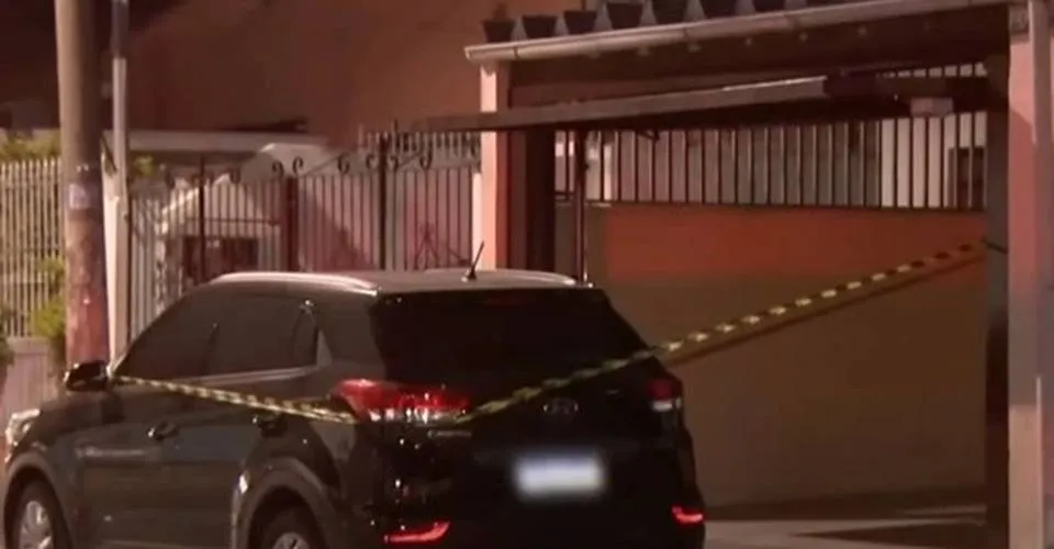 Adolescente mata pai, mãe e irmã e vai comprar pão após o crime